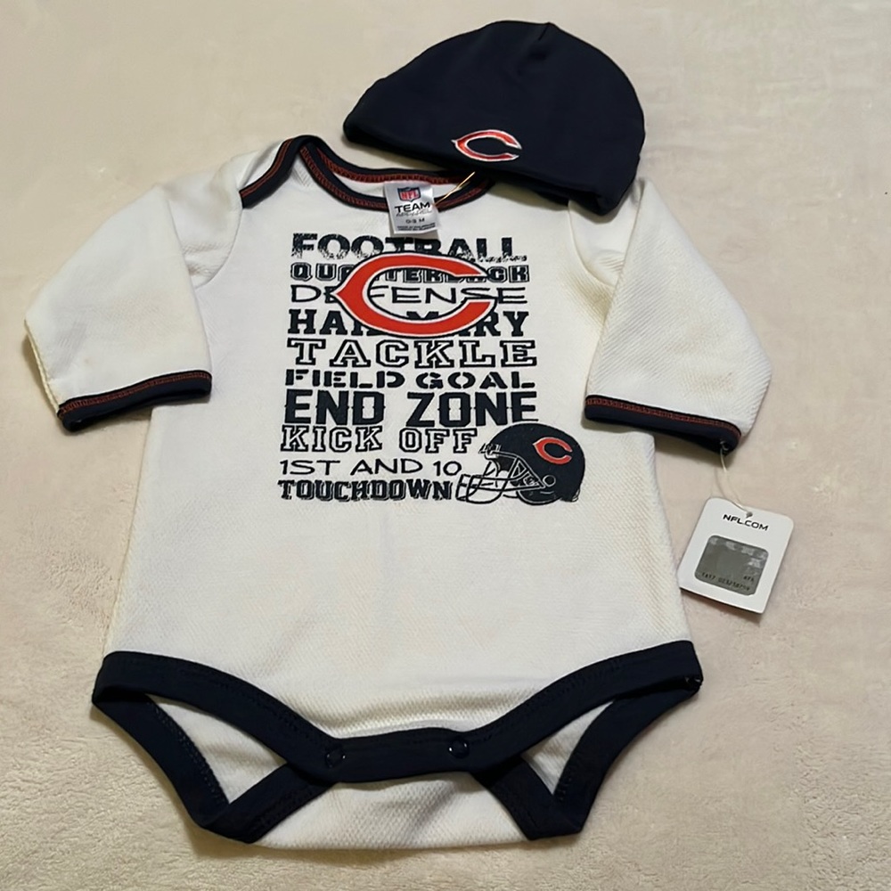 NFL TEAM Chicago Bears 2 Piece Onesie & Hat Size 0-3 Months